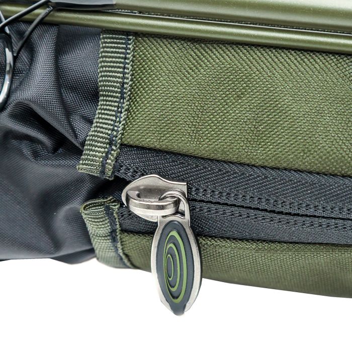 Drennnan Quiver Zip Close Up