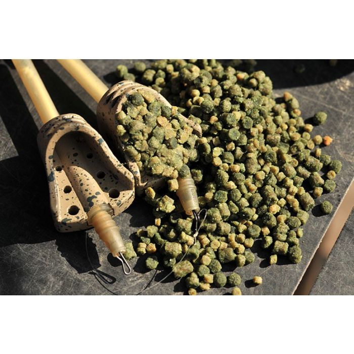 Guru Mini Pellet Feeder 24g In Use 4