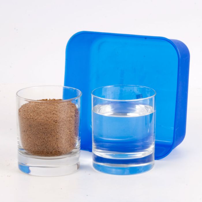 La même quantité de poudre et d'eau