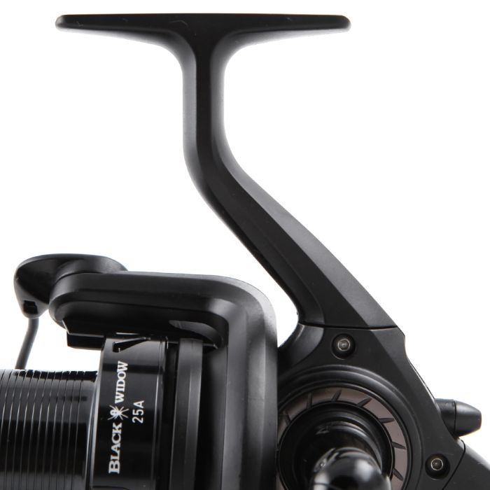 Daiwa Black Widow 25A Reel Close Up 1