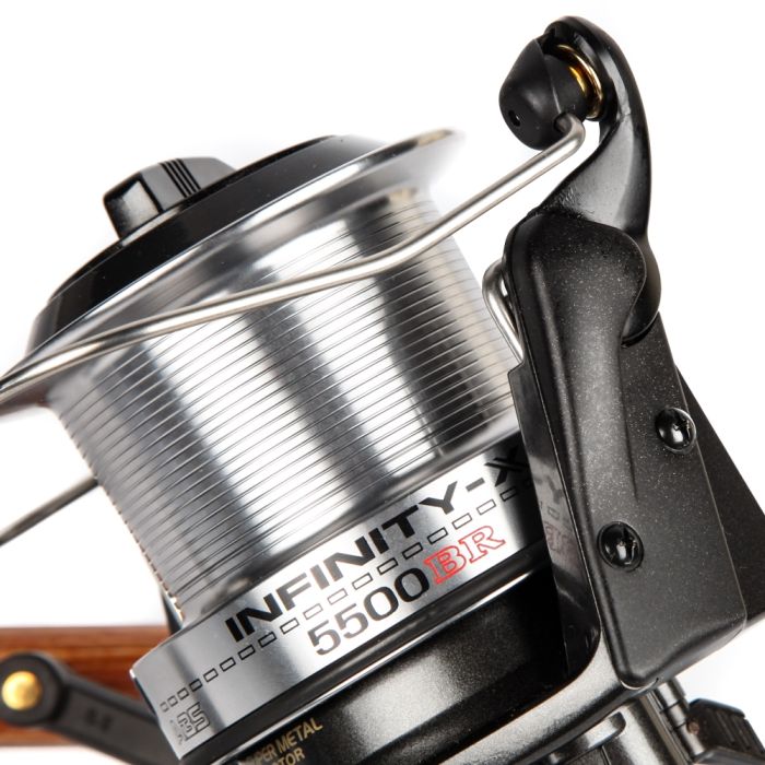 La vue rapprochée du Moulinet Daiwa Infinity X BR 5