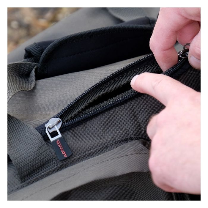 Advanta Endurance Carryall XL Close Up