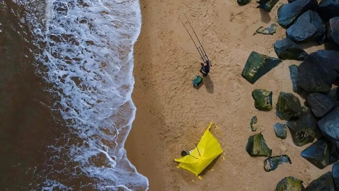 Vision drone de peche en mer sur plage 