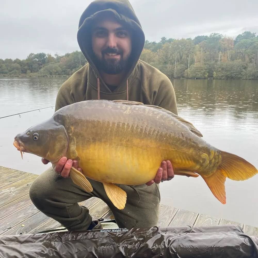 25lb Carpe Mirrior au Lac Brittany Mill avec Jimmy Penrose en France 25lb Carpe Mirrior au Lac Brittany Mill avec Jimmy Penrose en France