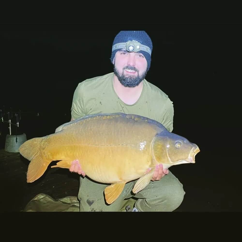 46lb Carpe Mirrior la nuit avec Jimmy Penrose en france - Lac Brittany Mill 46lb Carpe Mirrior la nuit avec Jimmy Penrose en france - Lac Brittany Mill