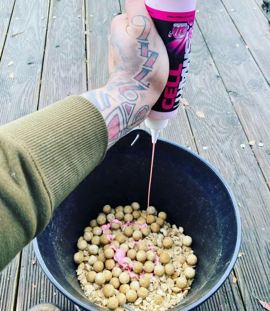 Amorce pour Carpe - Liquide Mainline Cell mix avec Bouillette et Pellet Amorce pour Carpe - Liquide Mainline Cell mix avec Bouillette et Pellet